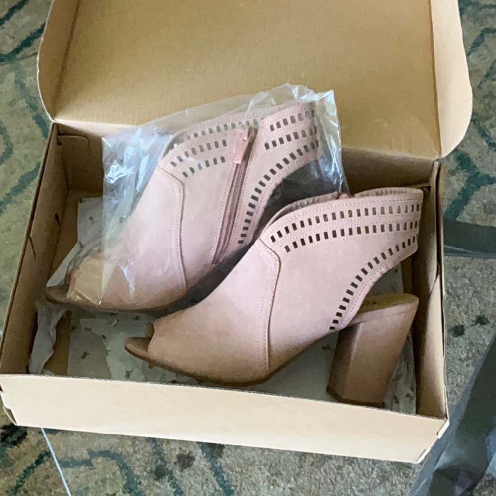 Francesca’s Mauve Women's Peep-Toe Booties-New